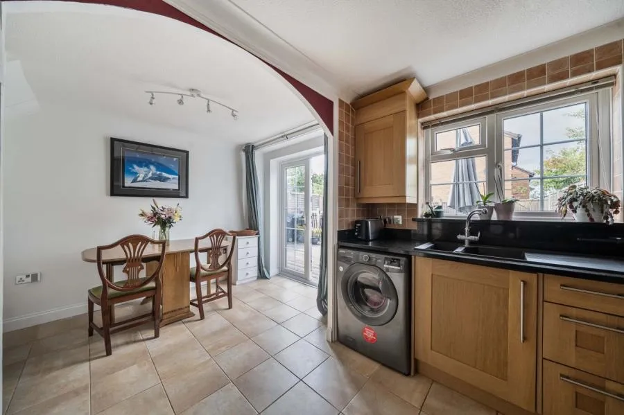 Wheeler Close, Burghfield Common, RG7, photo 4