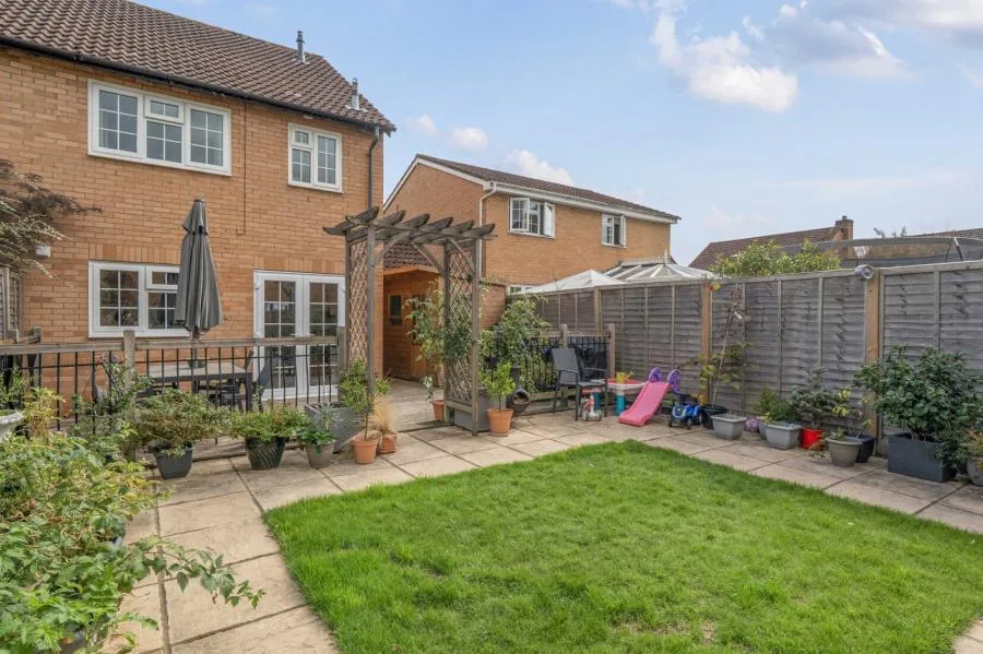 Wheeler Close, Burghfield Common, RG7, photo 10