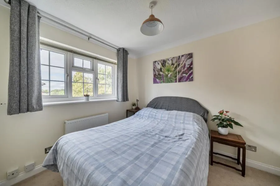 Wheeler Close, Burghfield Common, RG7, photo 6