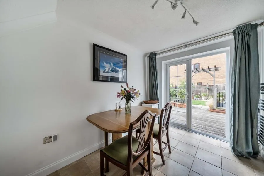 Wheeler Close, Burghfield Common, RG7, photo 17