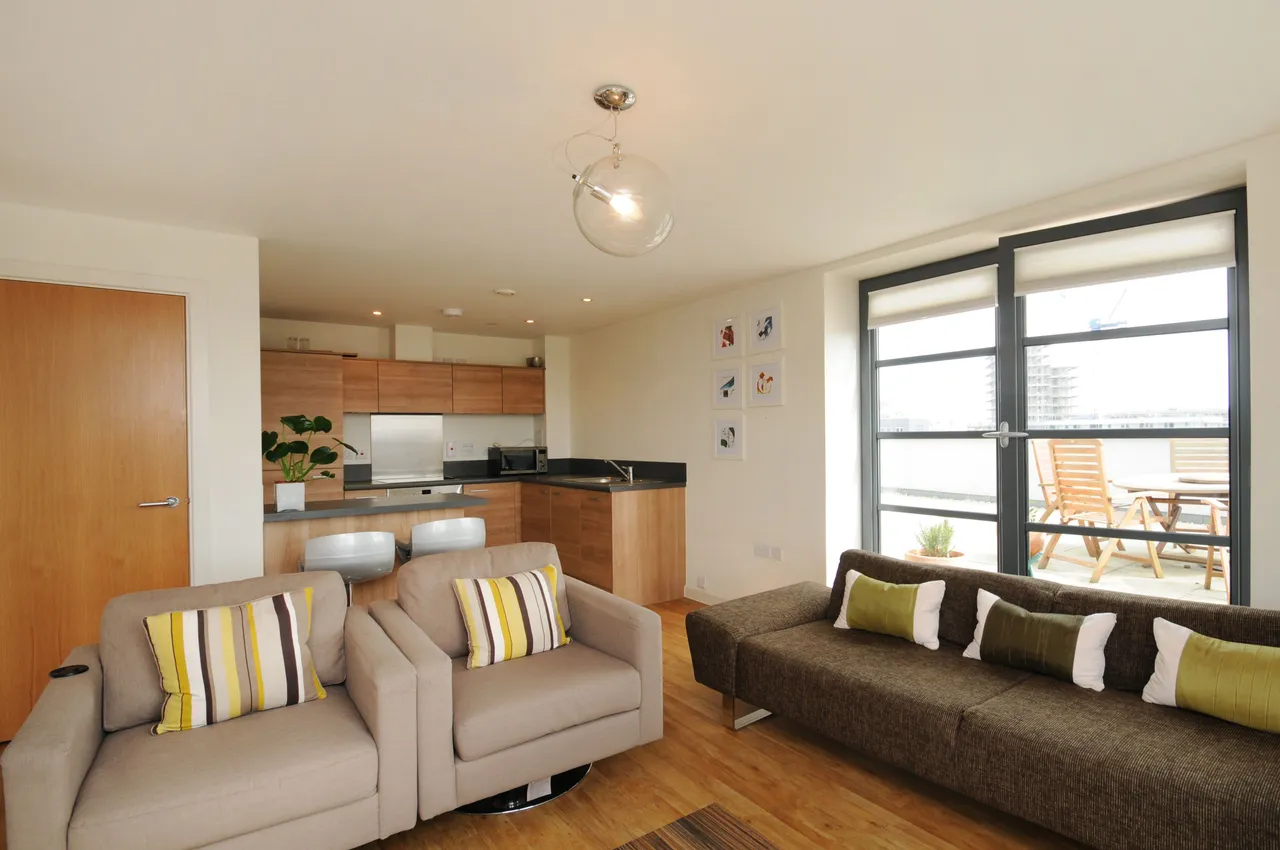 1 bed flat to rent — Flat 14, 600 Commercial Road, London