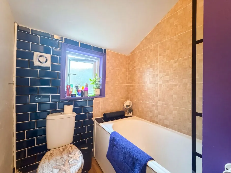 Hows Road, Uxbridge, UB8, photo 13