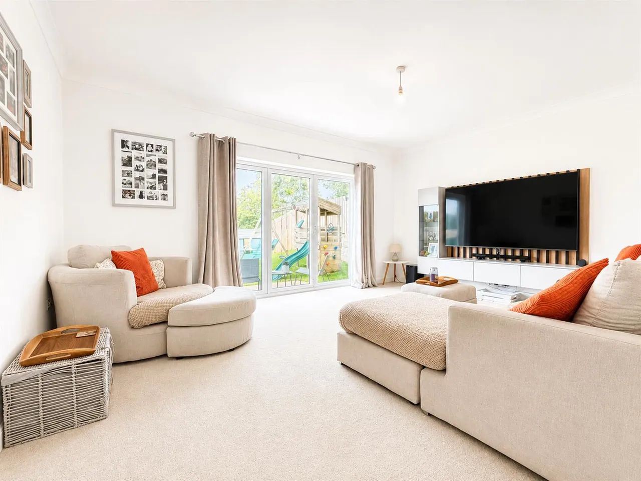 Westwood Court, Lawthorn, Irvine, KA11 2FL, photo 2
