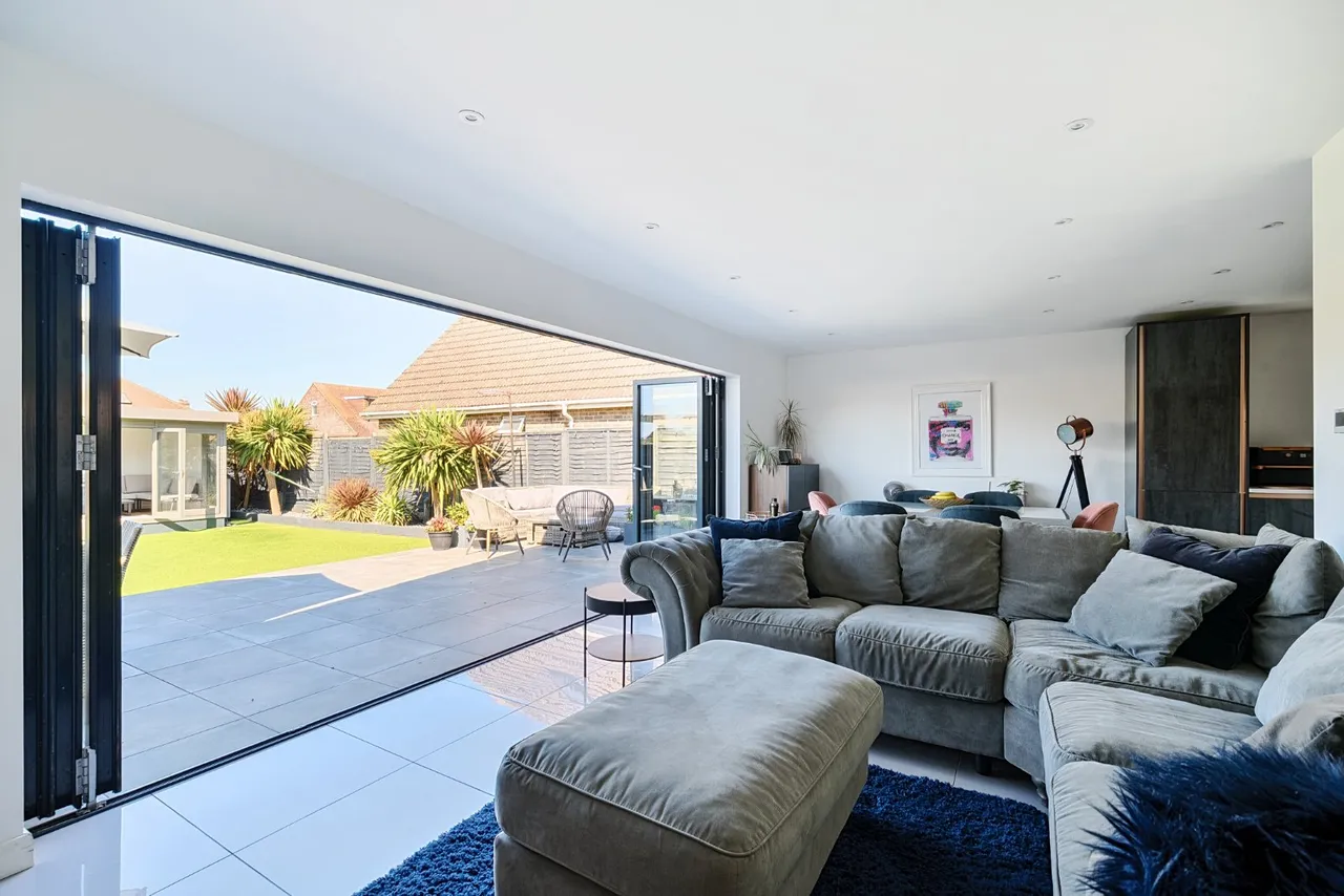 Alexandra Road, Lancing, BN15, photo 5