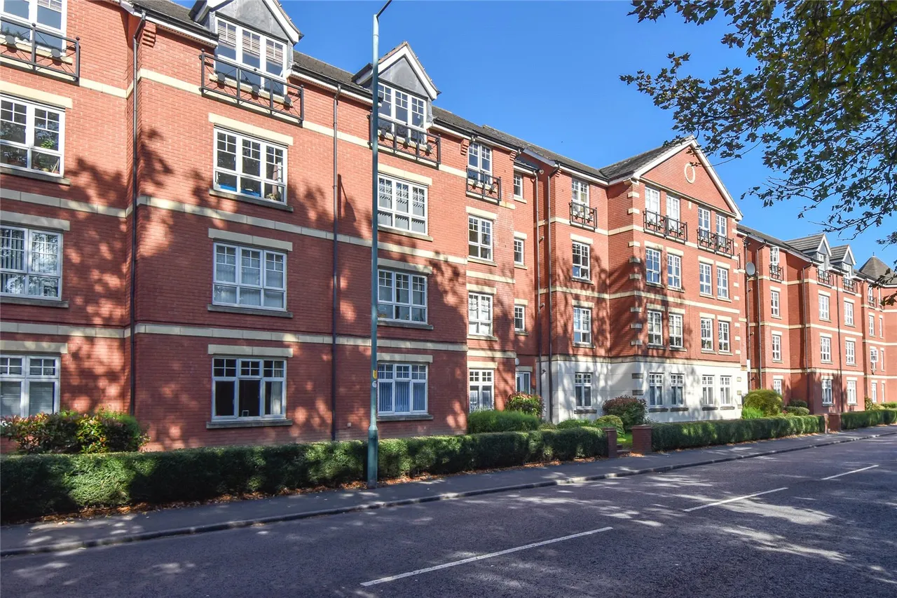 2 bed flat for sale — St. Peters Close, Bromsgrove, Worcestershire, B61 7DY