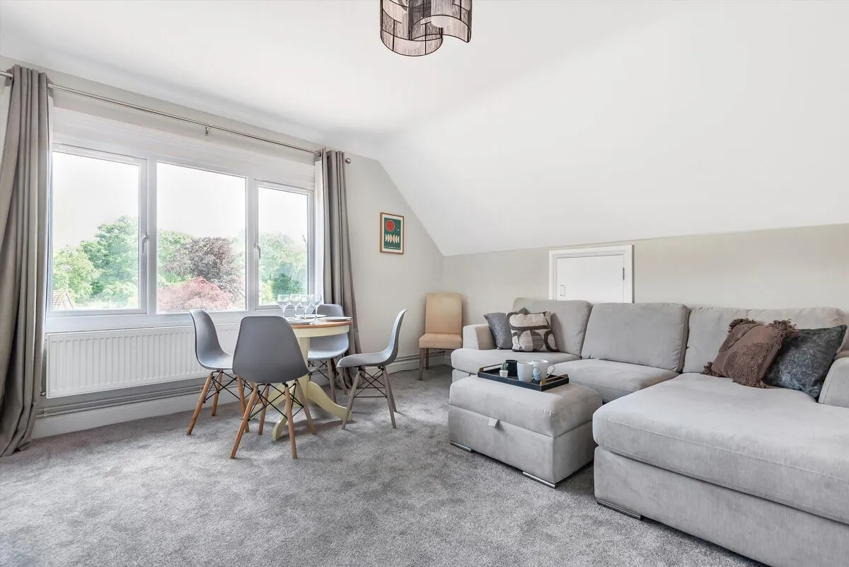 2 bed flat to rent, The Avenue, Ascot, SL5