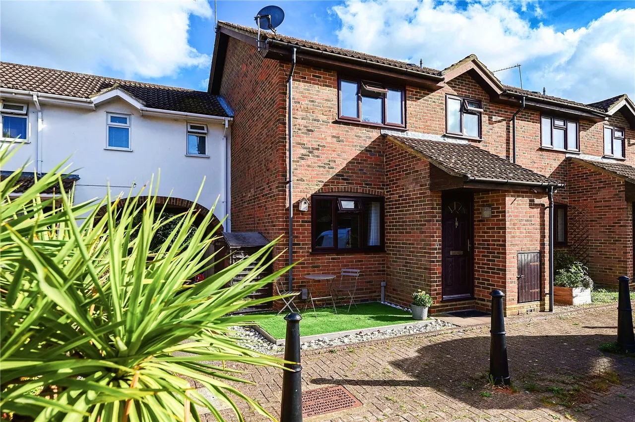 2 bed house for sale, Mallard Close, Ash, GU12
