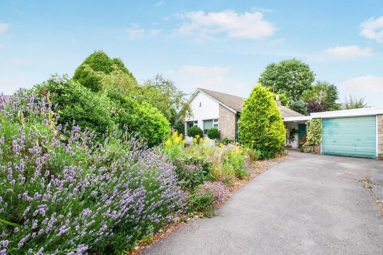 3 bed house for sale — The Spinney, York