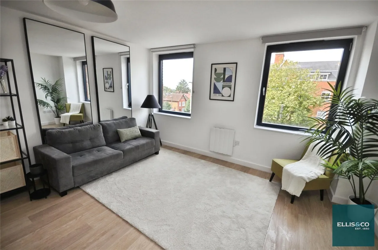 2 bed flat for sale, High Road, North Finchley, N12