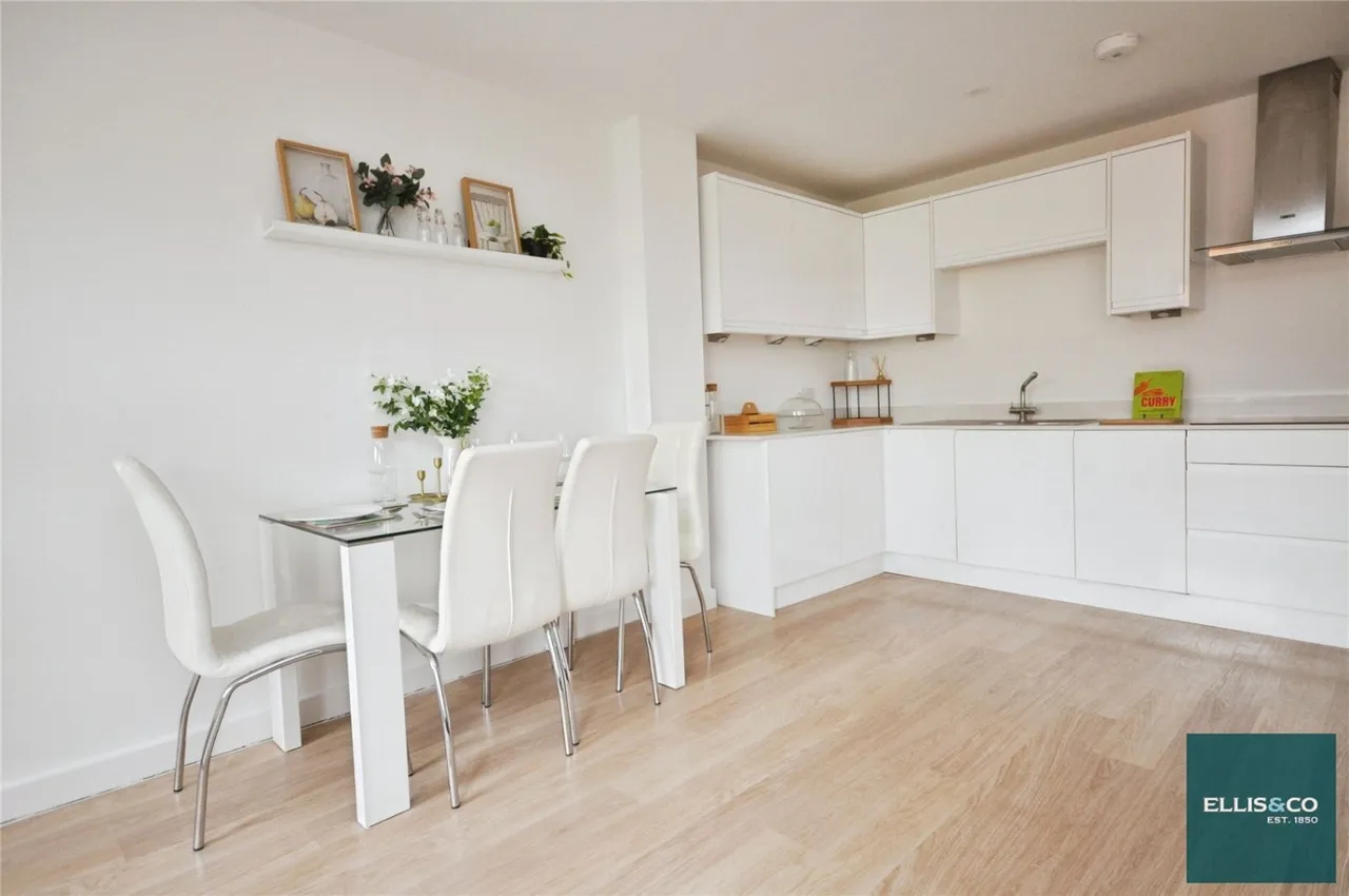 High Road, North Finchley, N12, photo 9
