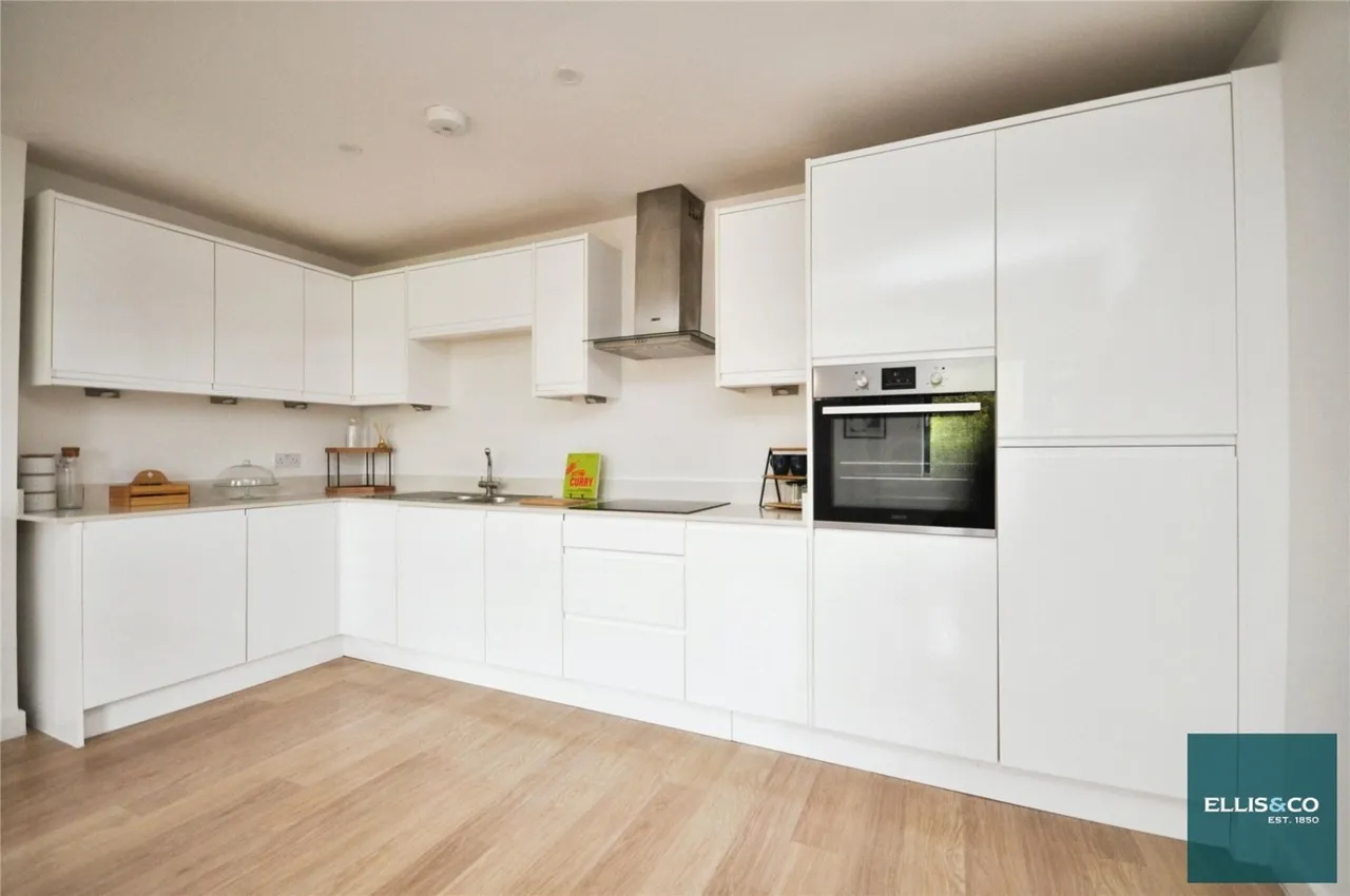 High Road, North Finchley, N12, photo 4