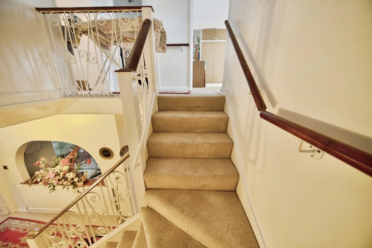 Queen Elizabeths Drive, London, N14, photo 15