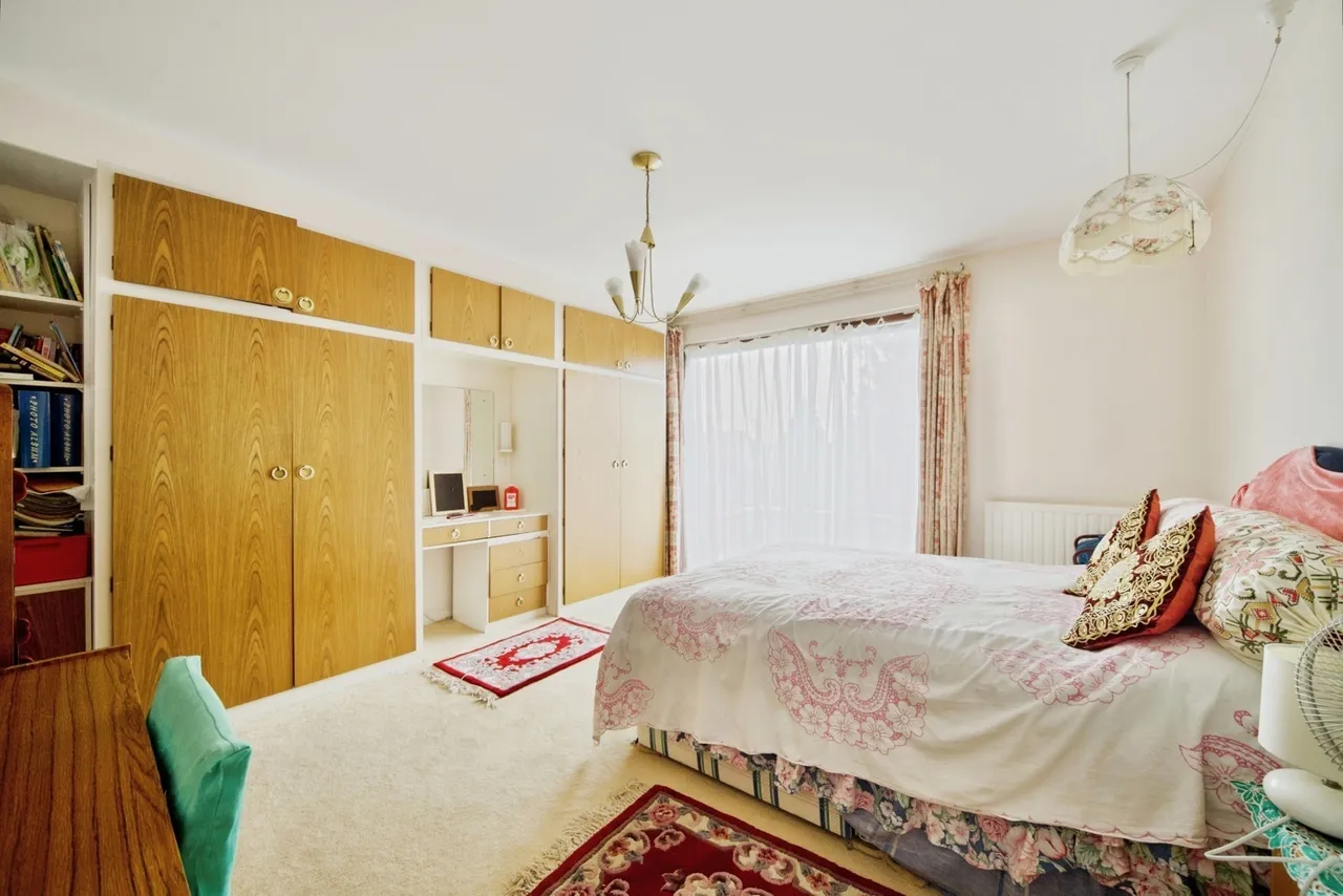 Queen Elizabeths Drive, London, N14, photo 3