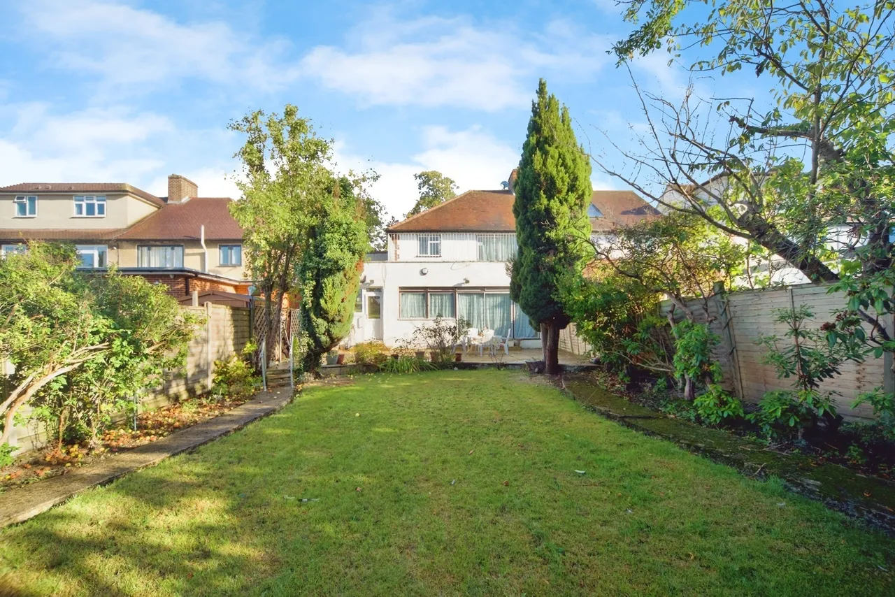 Queen Elizabeths Drive, London, N14, photo 5