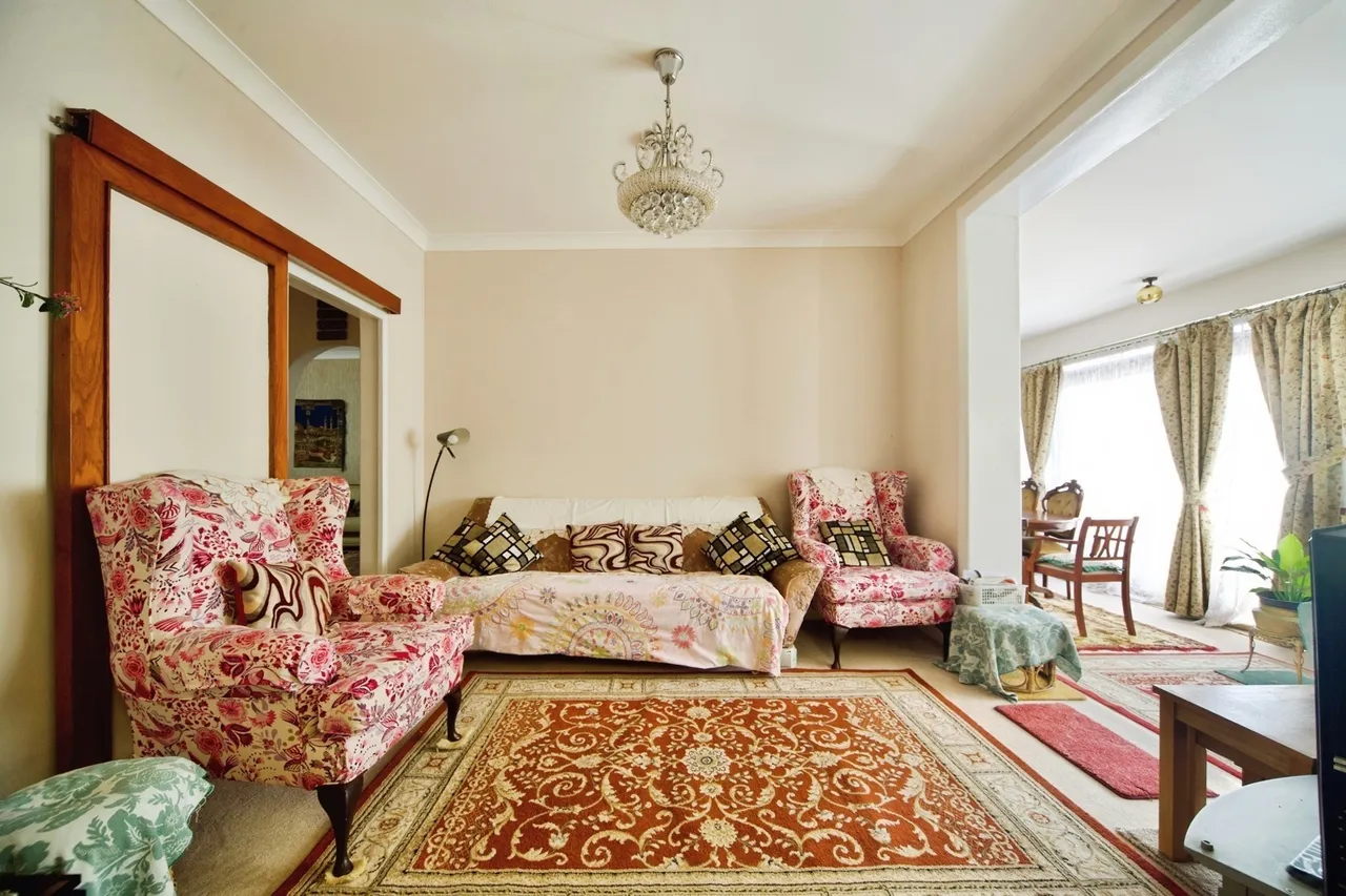 Queen Elizabeths Drive, London, N14, photo 12