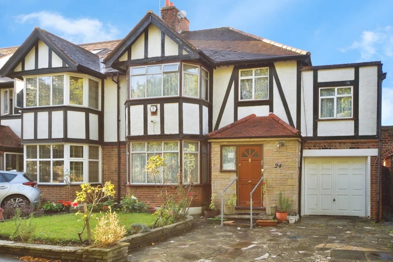 Queen Elizabeths Drive, London, N14, photo 6