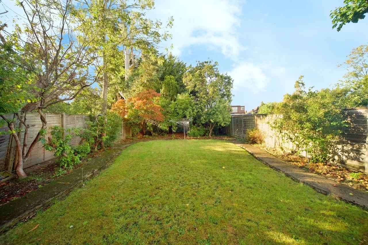 Queen Elizabeths Drive, London, N14, photo 20