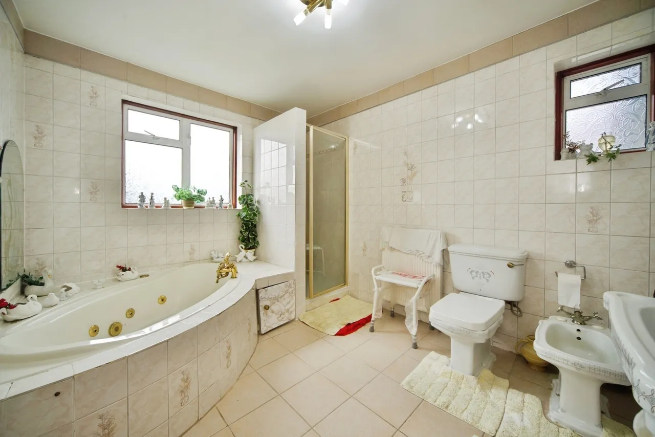 Queen Elizabeths Drive, London, N14, photo 11