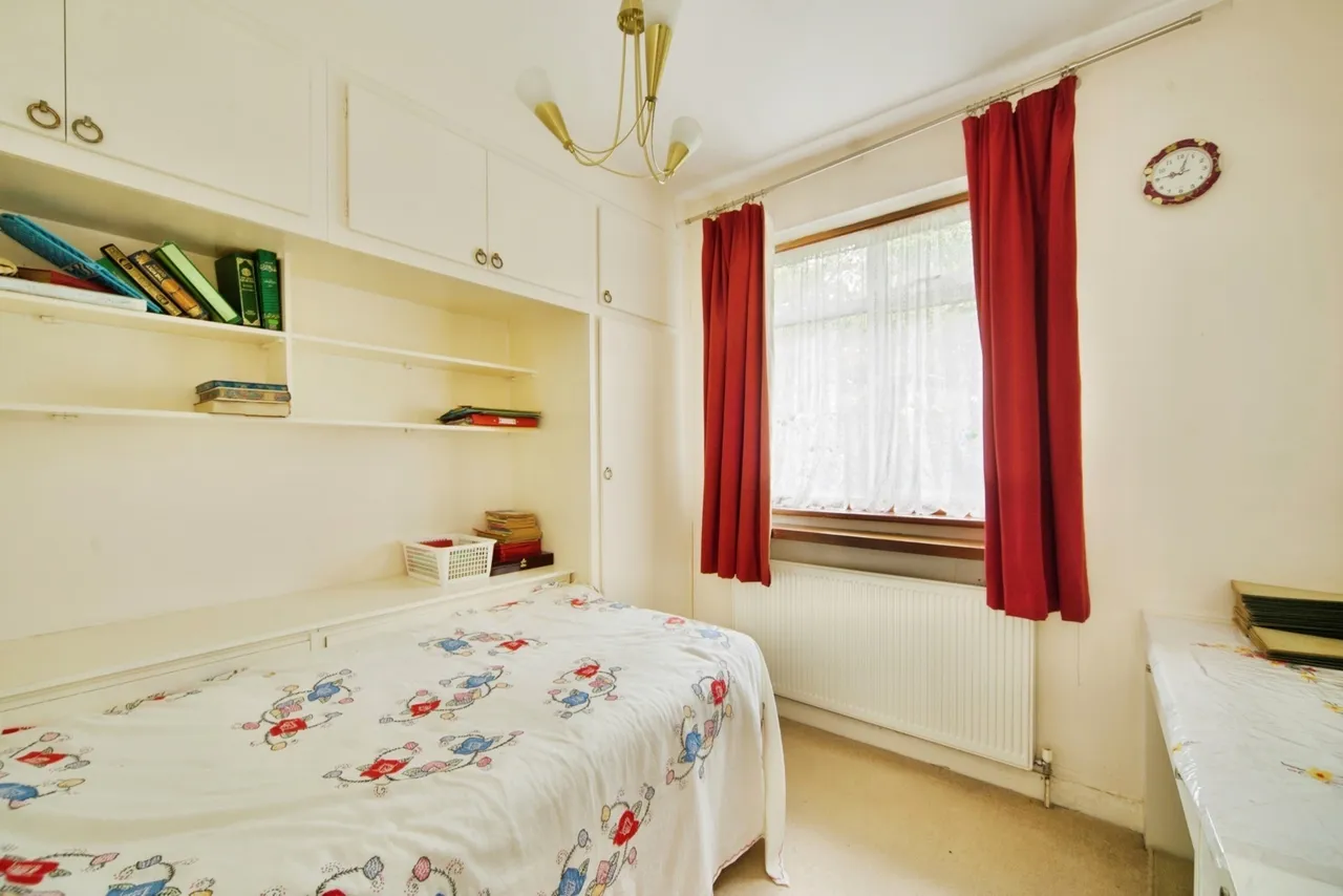 Queen Elizabeths Drive, London, N14, photo 13