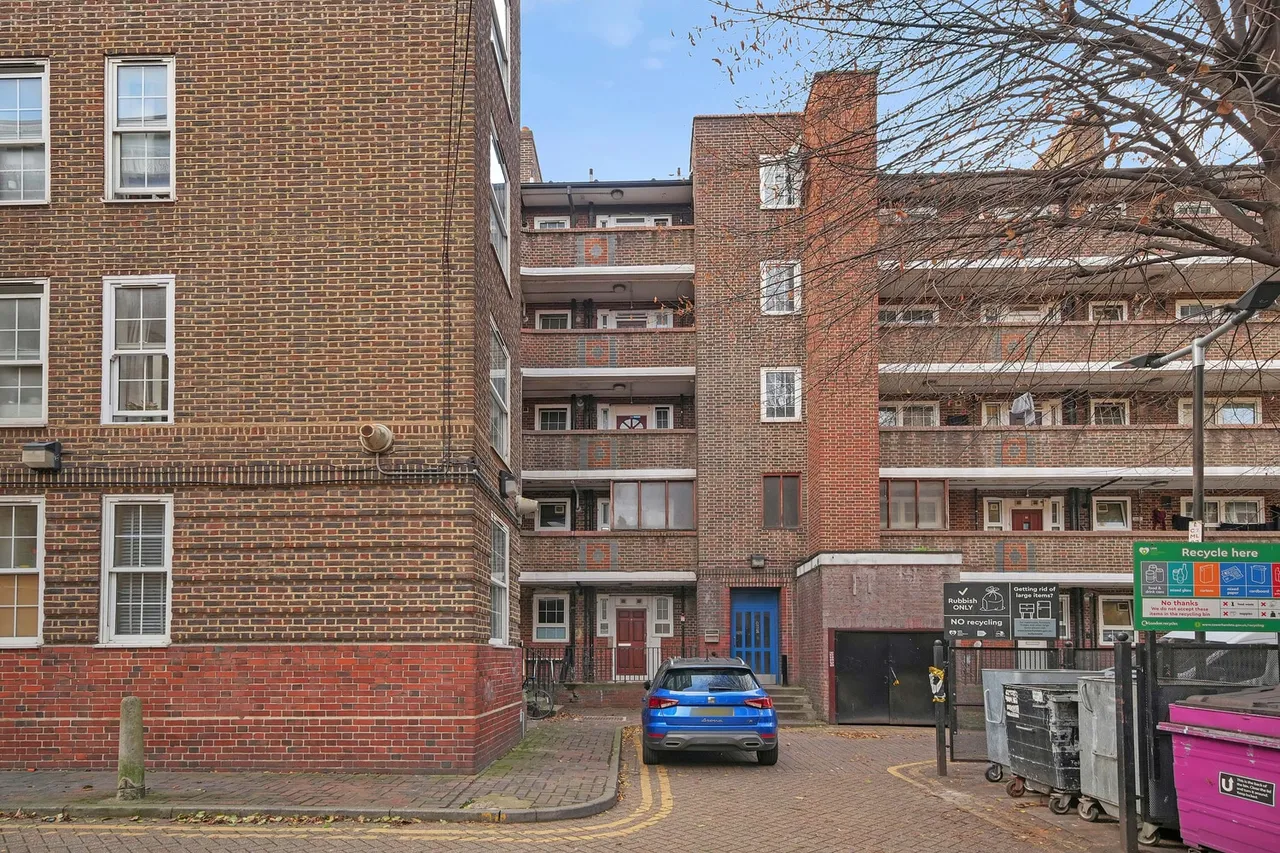 2 bed property for sale — Flat 3, Chicksand House, Chicksand Street, London, E1 5LH