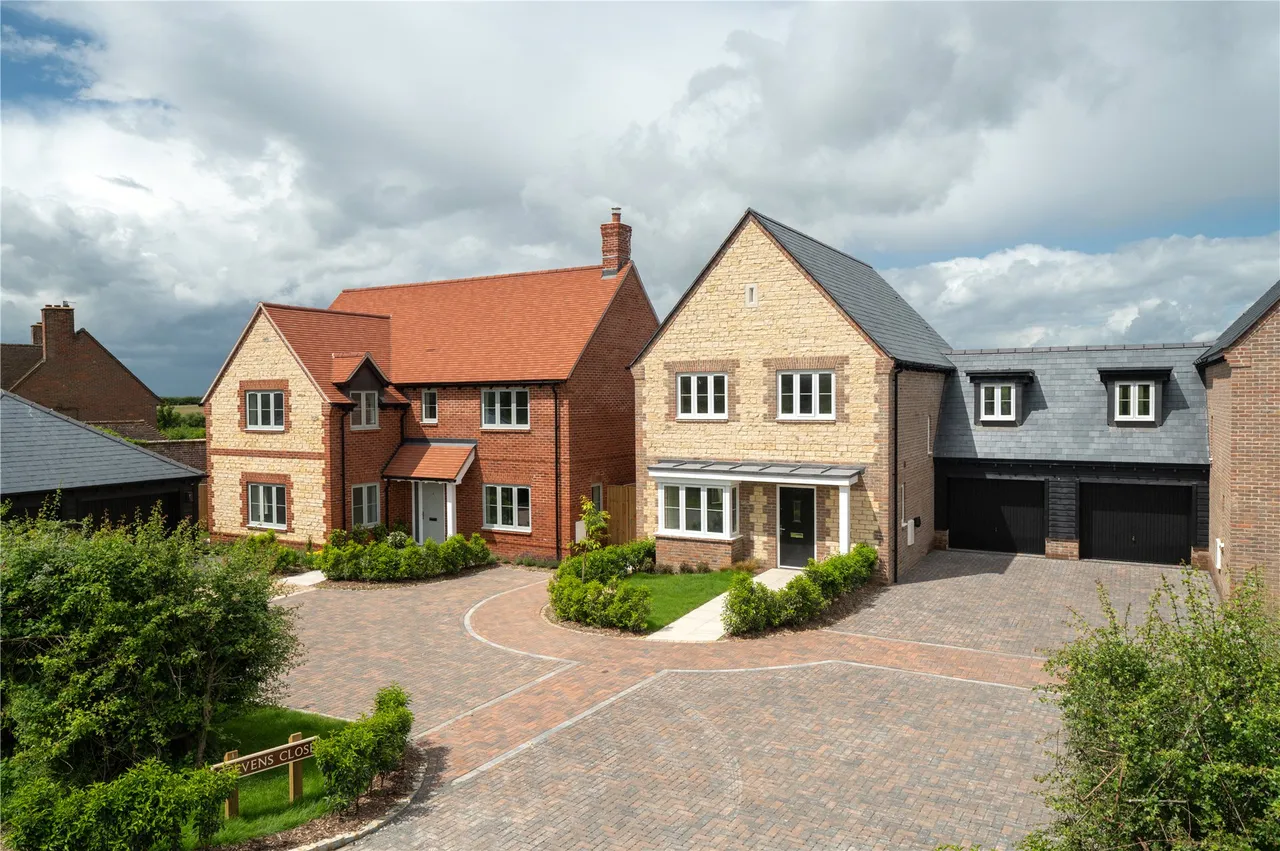 4 bed property for sale, Sandy Lane, Long Crendon, HP18