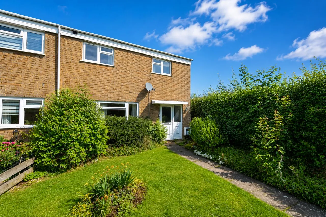 3 bed house for sale — Ripon Road, Stevenage, SG1 4LX