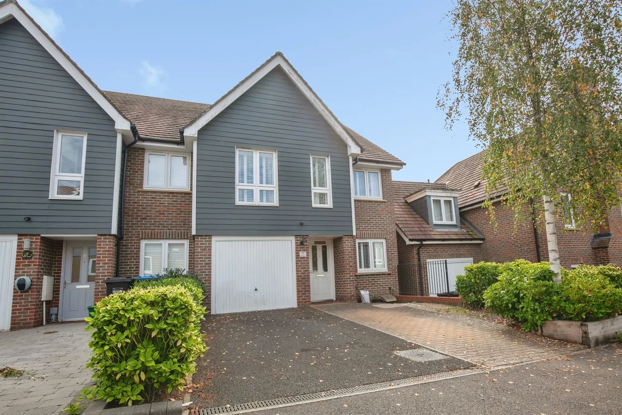 4 bed house for sale, Knox Road, Haywards Heath, RH17