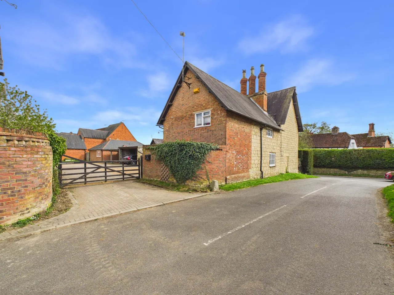 Oving Road, Whitchurch, photo 5