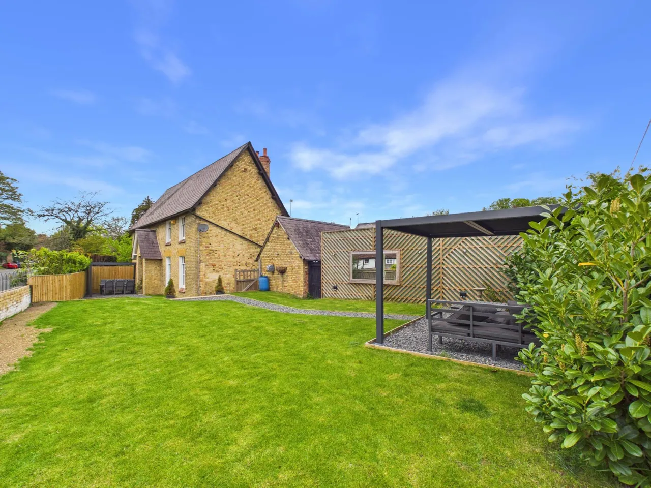Oving Road, Whitchurch, photo 31