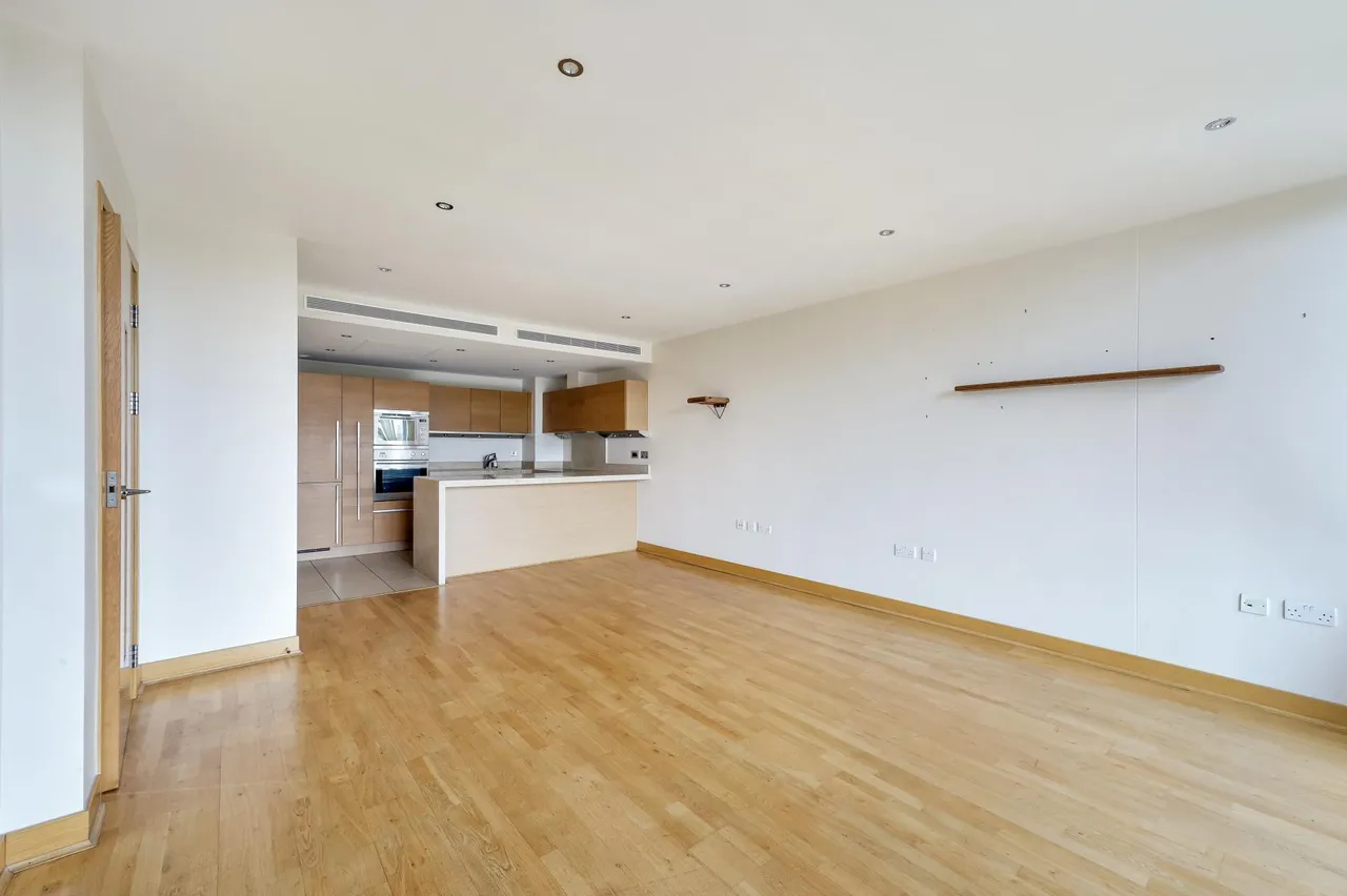 2 bed flat for sale, Oswald Building, Chelsea Bridge Wharf, SW11