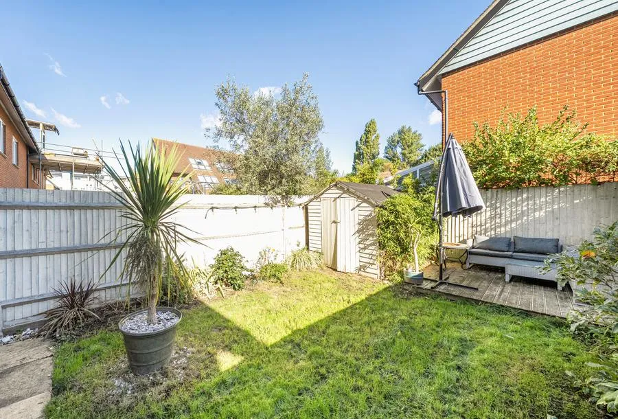 Holmesdale Avenue, Redhill, RH1, photo 15