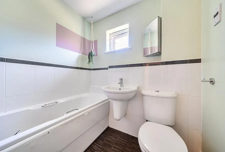 Holmesdale Avenue, Redhill, RH1, photo 14