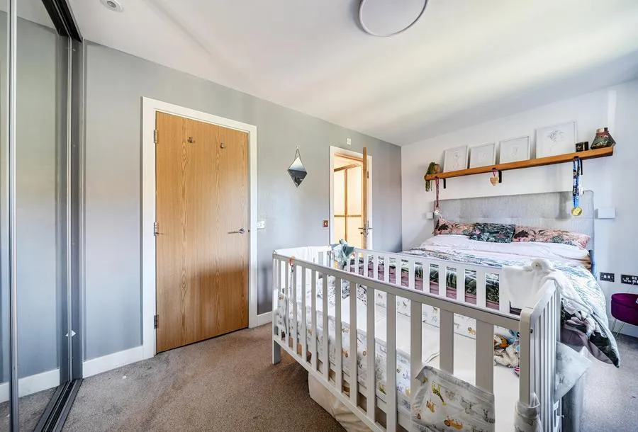 Holmesdale Avenue, Redhill, RH1, photo 10