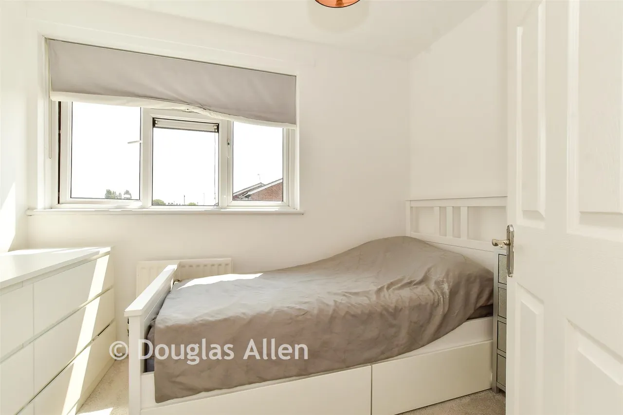 Grosvenor Drive, Hornchurch, RM11, photo 12