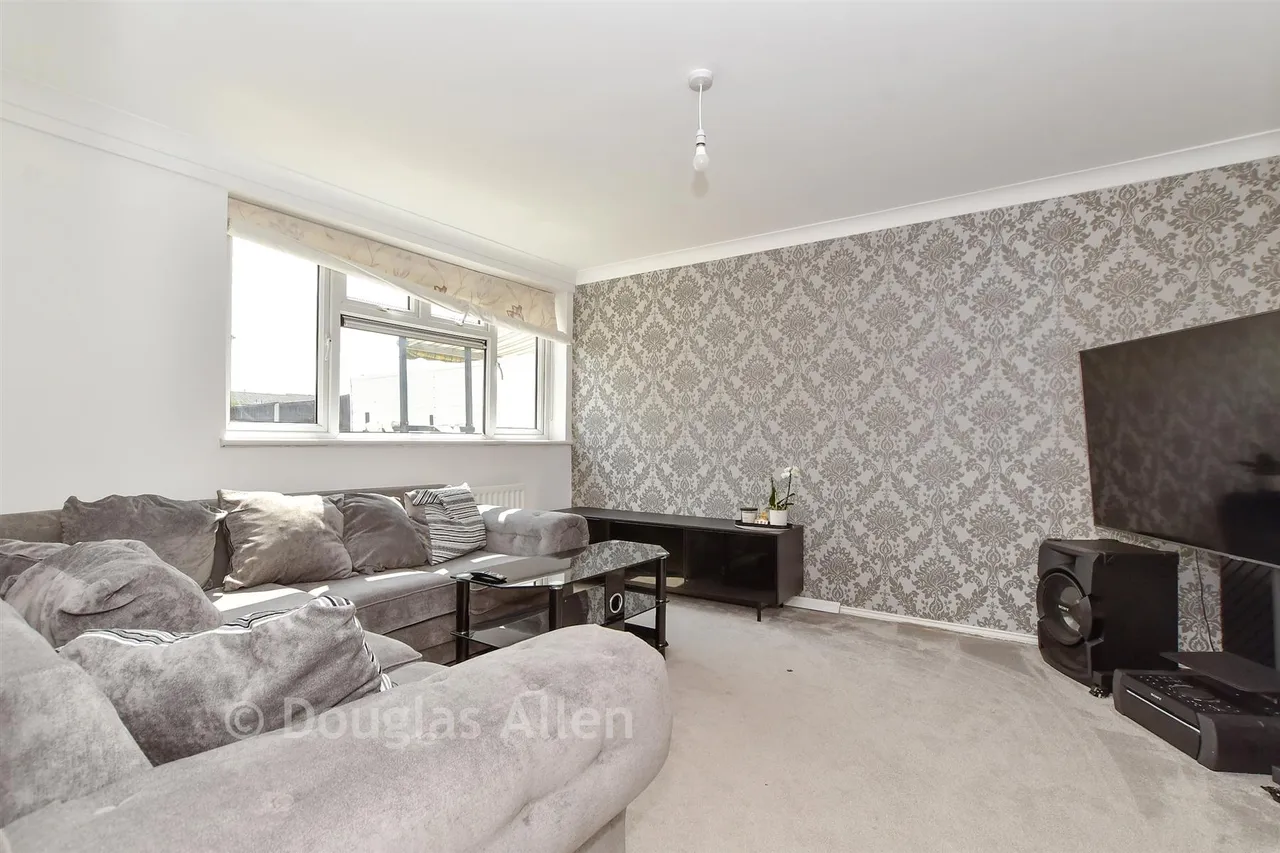 Grosvenor Drive, Hornchurch, RM11, photo 3