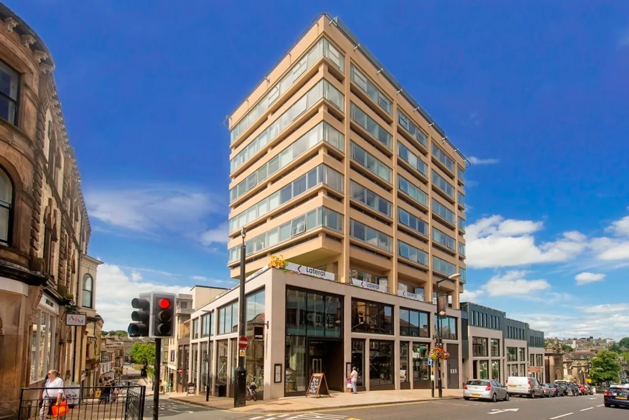 2 bed flat for sale, Parliament Street, Harrogate, HG1