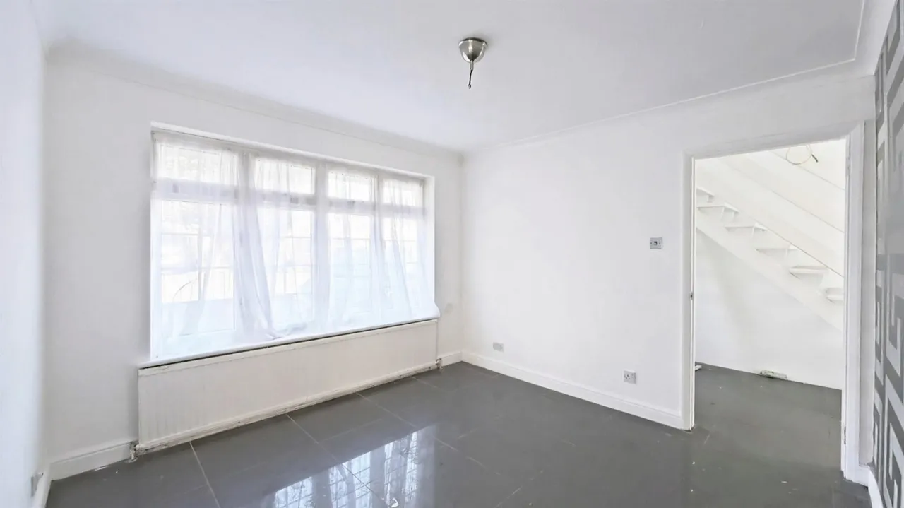 Rochester Crescent, Hoo, Rochester, photo 9