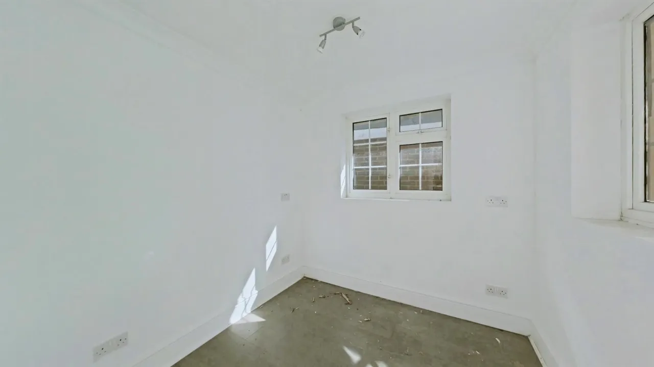 Rochester Crescent, Hoo, Rochester, photo 10