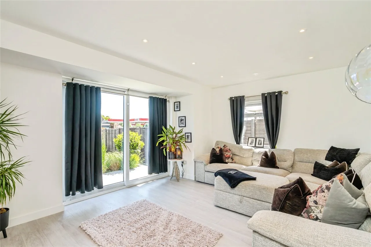 Hewarts Lane, Rose Green, PO21, photo 3