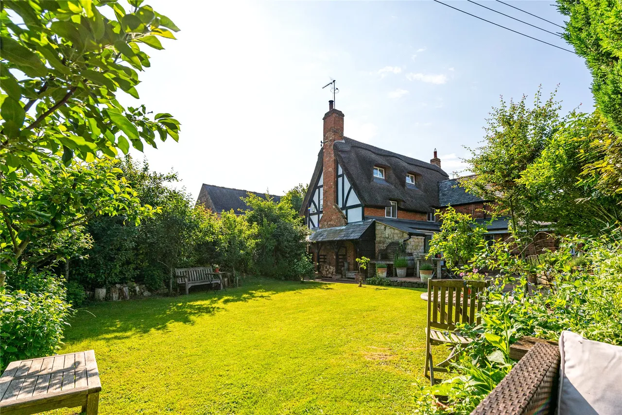 Main Street, Shalstone, MK18, photo 12