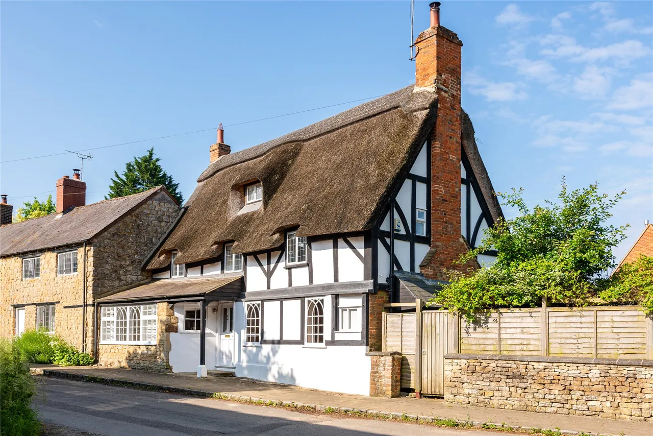 5 bed house for sale, Main Street, Shalstone, MK18