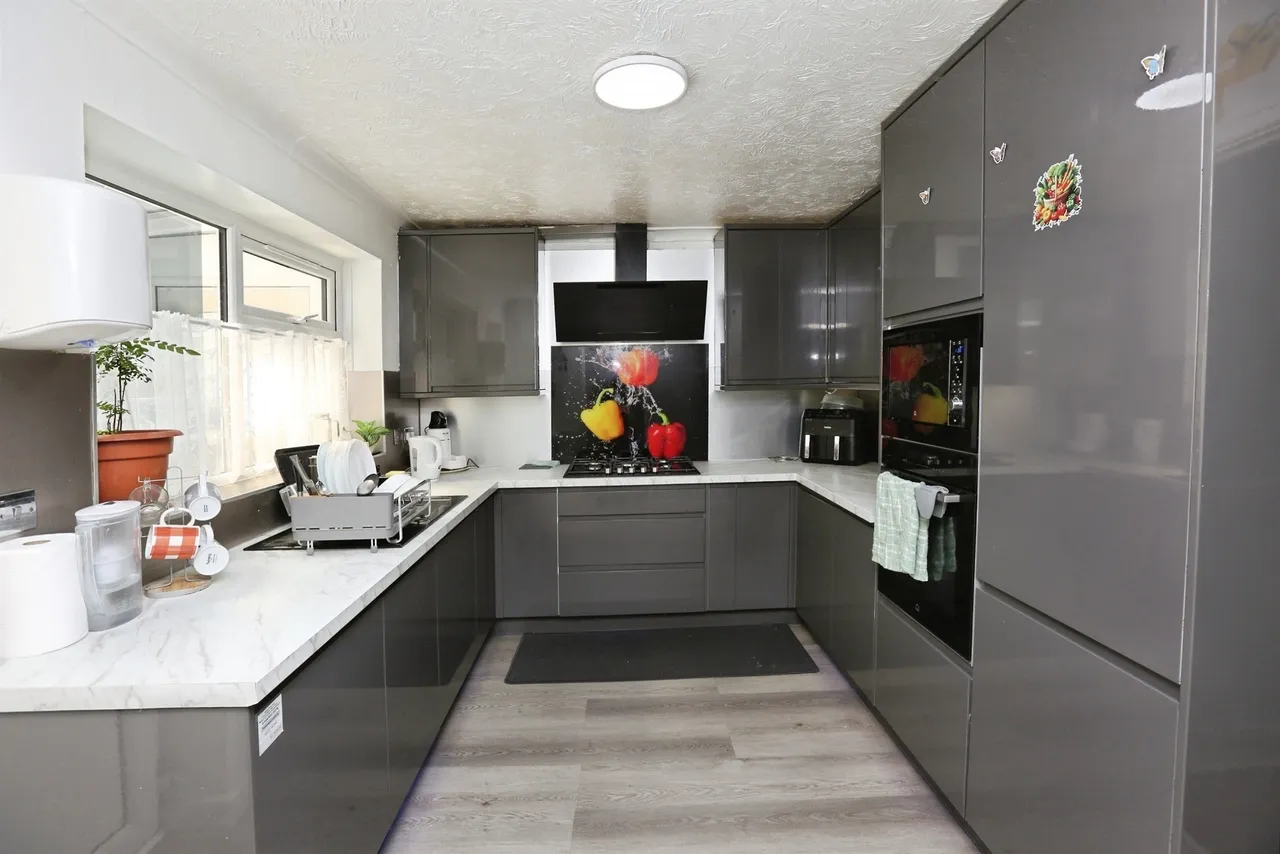 St. Anns Crescent, Gosport, PO12, photo 3