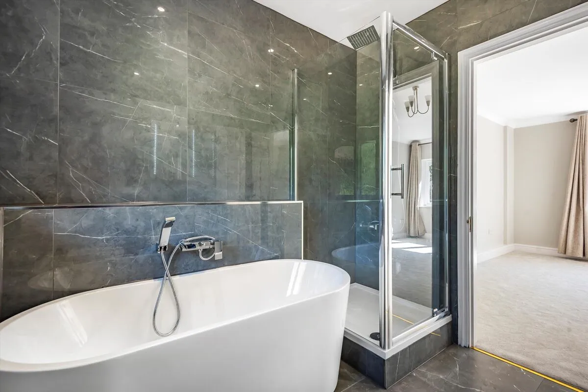 Woodlands Road East, Virginia Water, GU25, photo 15