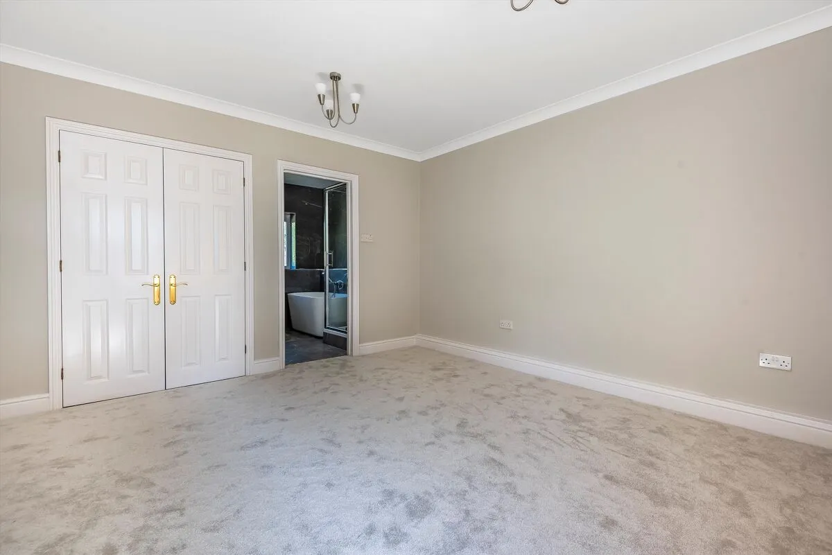 Woodlands Road East, Virginia Water, GU25, photo 10