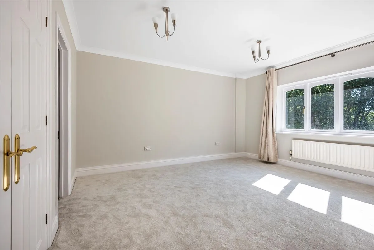 Woodlands Road East, Virginia Water, GU25, photo 8