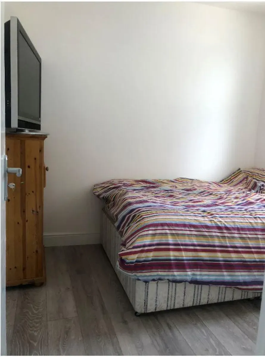 Brook Road South, Brentford, photo 2
