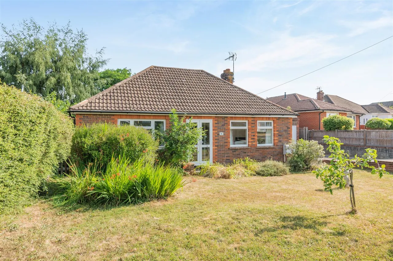 2 bed house for sale, Amsbury Road, Coxheath
