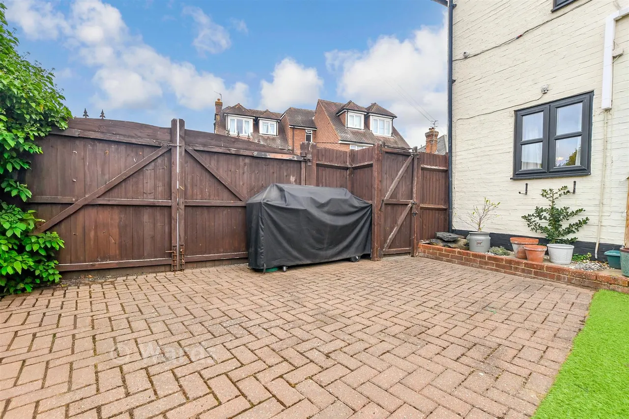Lees Road, Yalding, ME18, photo 17
