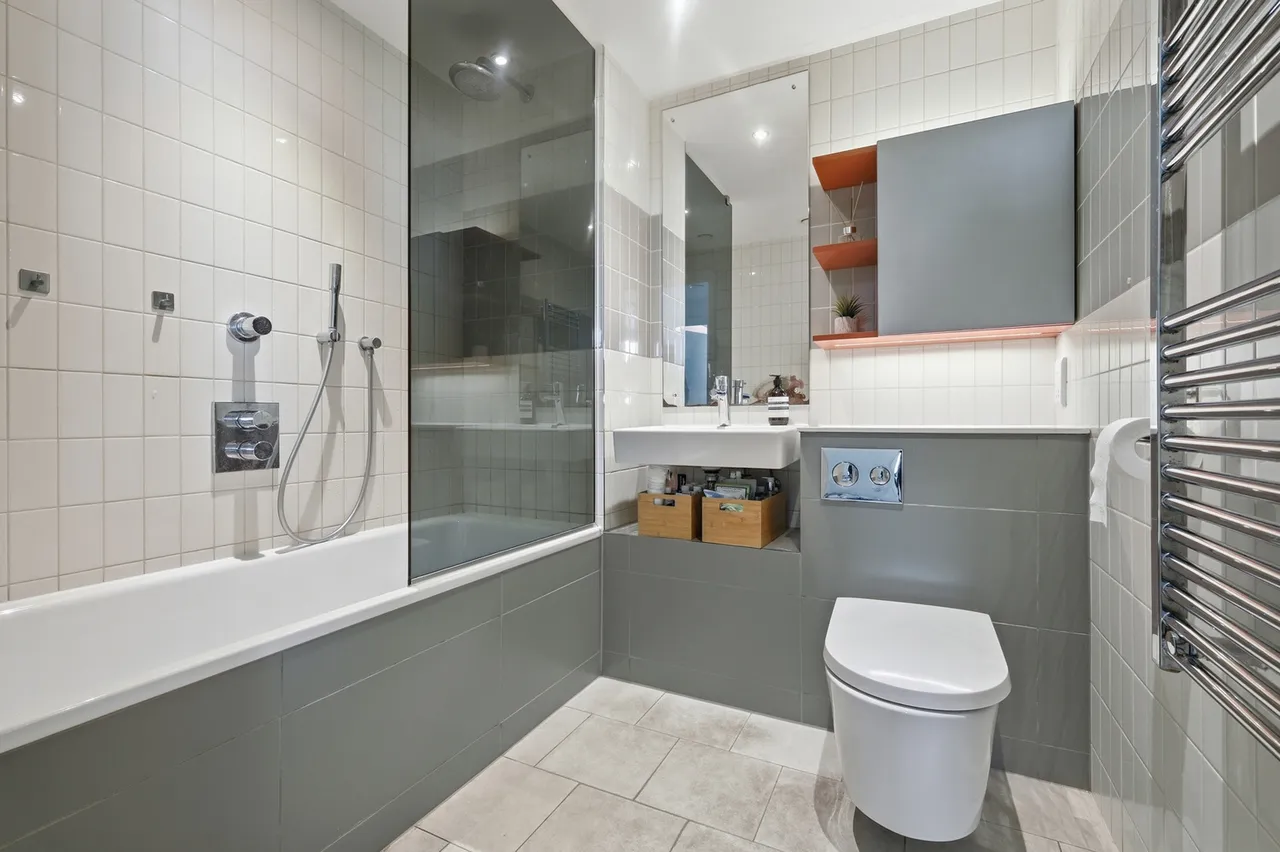 Tidal Basin Road, London, E16, photo 10