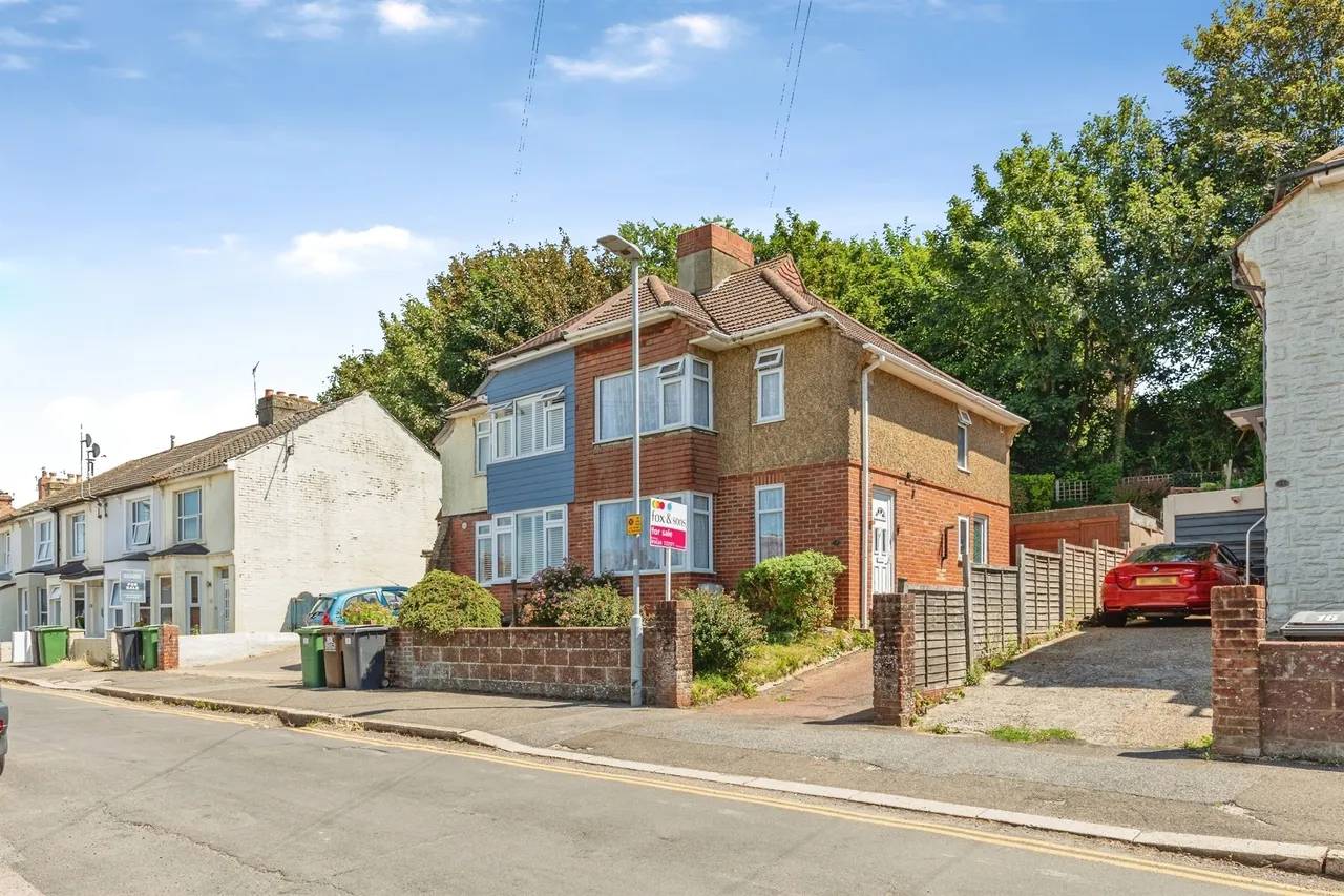 3 bed house for sale — Oakfield Road, Hastings